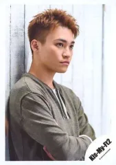 【中古】生写真(ジャニーズ) Kis-My-Ft2/二階堂高嗣/上半身・衣装グレー・腕組み・右向き・背景白/「Kis-My-Ft2 LIVE TOUR 2018 YOU＆ME Extra Yummy!!」グッズオフショット/公式生写真 