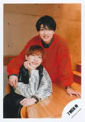 【中古】生写真(ジャニーズ) 7 MEN 侍/中村嶺亜・本高克樹/膝上/7 MEN 侍 ISLAND TV プロフィール写真撮影オフショット 第2弾/公式生写真