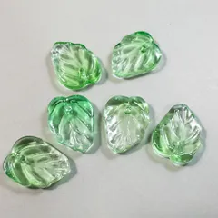 ＊20個＊ ガラスビーズ リーフ 葉っぱ ライムグリーン ガラスチャーム ハンドメイドパーツ bz315