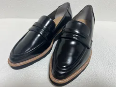 美品 MODE ET JACOMO carino（モード・エ・ジャコモ・カリーノ）ポインテッドトゥ ブラックエナメル コインローファー 23cmのサムネイル