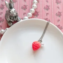 苺とパールのネックレス＊シルバーカラー