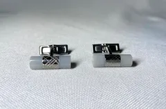 美品 Burberry バーバリー チェックライン＆グレーストーン装飾 バー型カフス カフリンクス ボタン クロームシルバーメタリック メンズ