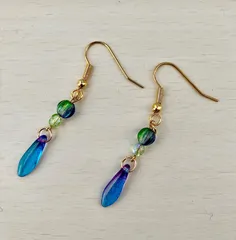 【No.19】サーフピアス対応可能✳︎ブルーチャームとチェコビーズのゆらゆらピアス