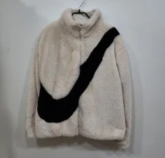 ナイキ ビッグ スウッシュ ファー ジャケット アイボリー