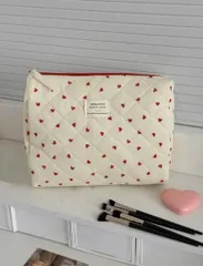 韓国風 可愛い 赤 ハート 化粧ポーチ　 大容量 多機能 洗面 収納 （赤いハート型クラッチバッグ） bu1