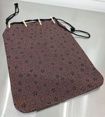 印傳屋 甲州印伝 合切袋 巾着 なごみ（黒に赤とんぼ柄）鹿革、 - メルカリ