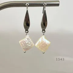 バロック淡水パール・スクエア　ピアス　・・✽・・　〈サージカルステンレス　フック　ニュアンス〉