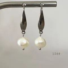 バロック淡水パール　ピアス　・・✽・・　〈真珠　オフィスカジュアル　結婚式　ウェディング〉