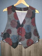 32 [Remake] Vintage Fabric Vest, Swallowtail, Floral Pattern, Top, Covered Buttons, Waistcoat, Lightweight, Layering, Kimono Fabric, Handmade, Antique, Vintage, Japanese Clothing, Kimono, Yukata, Handcrafted, Showa Era, Retro, Women's Clothing, One-of-a-Kind, JAPAN