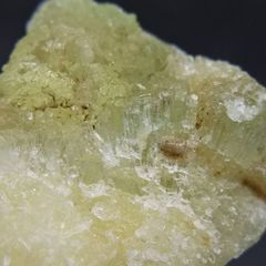 大き目 白い長石が母岩のハイアライトオパール 玉滴石 蛍光鉱物 - メルカリ
