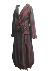 MIYACO ミヤコ セットアップくるみボタン ジャケット ボリュームネック スカート  切替 ギャザー  ラップ風フロント スカート ロング丈 フレアースカート 日本製 バルーン風 光沢 玉虫カラー パープル系  ボルドー  E481L