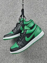 ナイキ エア ジョーダン 1 ロー ラッキー グリーン スニーカー (265MM) / 10650