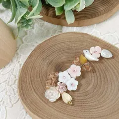 お花と小鳥のシェルブローチ■korunpin-61-s【フローチ】【華やか】【かわいい】【ゴージャス】【ビーズ】【ハンドメイド】【フォーマル】
