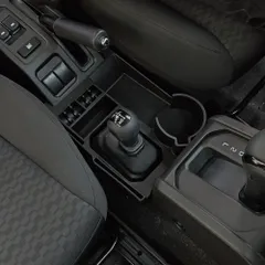 送料無料 25年式対応 スズキ ジムニー ノマド Jimny Nomade オートマ用 シフト周り 収納ボックス 小物入れ 置き場確保 内装パーツ ブラック 実用性向上CYB611人気急上昇