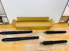 ハイエース ダークプライムS 4WD 純正ショックアブソーバー4本