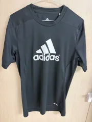 アディダス 黒色 半袖 Tシャツ