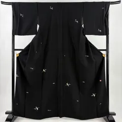 付下げ 身丈165cm 裄丈68cm L 袷 落款 月 花びら 黒 正絹 名品 【中古】