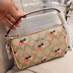 2025年最新】coach いちご バッグの人気アイテム - メルカリ