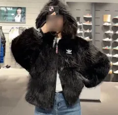 アディダス ブラック フード ファー ジャケット