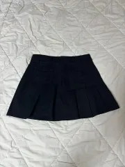 黒色ミニスカート