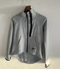 ナイキ ウィメンズ テック フリース ウール モーター ケープ (ほぼ新品)