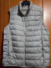 ユニクロ ウルトラライトダウン ベスト グレー