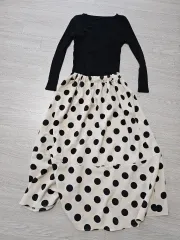 ブラック トップス + ドット ロング スカート セット