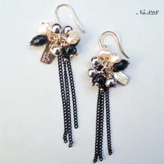 No.828 ブラックチェーンとパールのモノトーンビーズピアス　イヤリング
