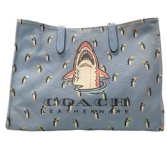 COACH トートバッグ シャーク ペンギン柄 ライトブルー - メルカリ