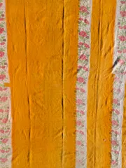 G065 山吹色 花柄 グドゥリー マルチカバー マルチマット ラグ ヴィンテージ カンタ刺繍 ボロ インド ビンテージ BORO アンティーク シャビーシック ラリーキルト 手縫い 刺し子 ハンドメイド 刺子 絨毯 はぎれ 古布