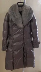 DAMA collection　ファー付きダウンコート（ゴールド・ブラウン）