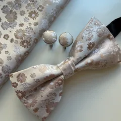 ④-3 蝶ネクタイ　ポケットチーフ　カフス3点セット