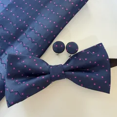 ④-4 蝶ネクタイ　ポケットチーフ　カフス3点セット