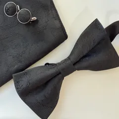 ④-9  蝶ネクタイ　ポケットチーフ　カフス3点セット