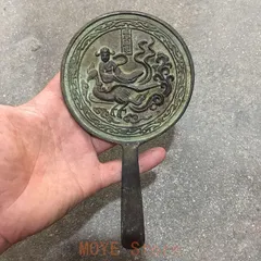 古鏡　天下一　柄鏡　手鏡　小型　0江戸期の初め頃　中に摘みあり　1個 古鏡 天下一 柄鏡 手鏡 小型 0江戸期の初め頃 中に摘みあり 1個 古鏡