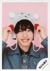 【中古】生写真(ジャニーズ) なにわ男子/道枝駿佑/バストアップ・衣装グレー・帽子・ネズミ・両手顔の横・笑顔・背景ピンク/Greeting Photo ～ニューイヤーVer.～/公式生写真