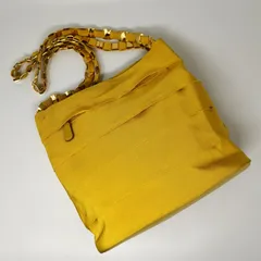 Salvatore Ferragamo フェラガモ　バッグ　ショルダーバッグ　イエロー　汚れあり　中古品　管理番号KKVNKO4391