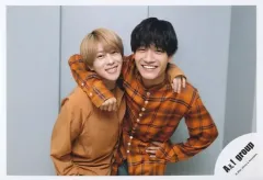 【中古】生写真(ジャニーズ) Aぇ! group/末澤誠也・佐野晶哉/横型・上半身/「西からAぇ!風吹いてます!～おてんと様も見てくれてますねん LIVE2022～」グッズオフショット/公式生写真