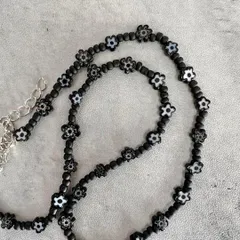 n24 モノトーン 花 ビーズ ネックレス 金アレ対応素材に変更可能