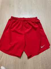 ナイキ ドライフィット チャレンジャー 7インチ ブリーフ ショーツ レッド S