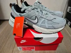 NIKE V2K RUN スニーカー グレー レディース w250 新品