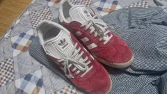 アディダス ガゼル レッド