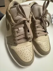 ナイキ エア ジョーダン 1 ロー ラタン セール/デザート 235