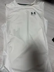 UNDER ARMOUR アンダーアーマー 白 ノースリーブ HEATGEAR or ブラック