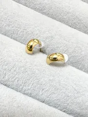 K18ポスト ピアス 7mm ハーフラウンド ゴールド 小ぶり　つけっぱなし　18金　刻印有り