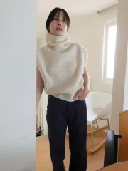 m o k タートルネック スリーブレス ニット