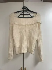 アイボリー オフショルダー ニット
