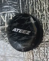 ATEEZ（エイティーズ・アチズ） サイン バッジ 出品