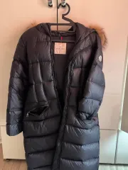 MONCLER ブラック ダウン アウター フードファー レディース