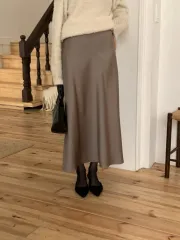 サテンスカート